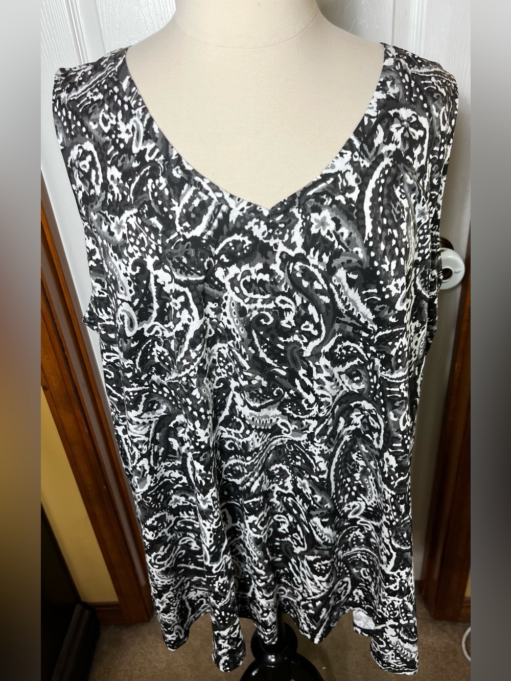 Roaman’s Tank Top Sleeveless Blouse Boho Paisley Black/White Cotton Stretch 3X